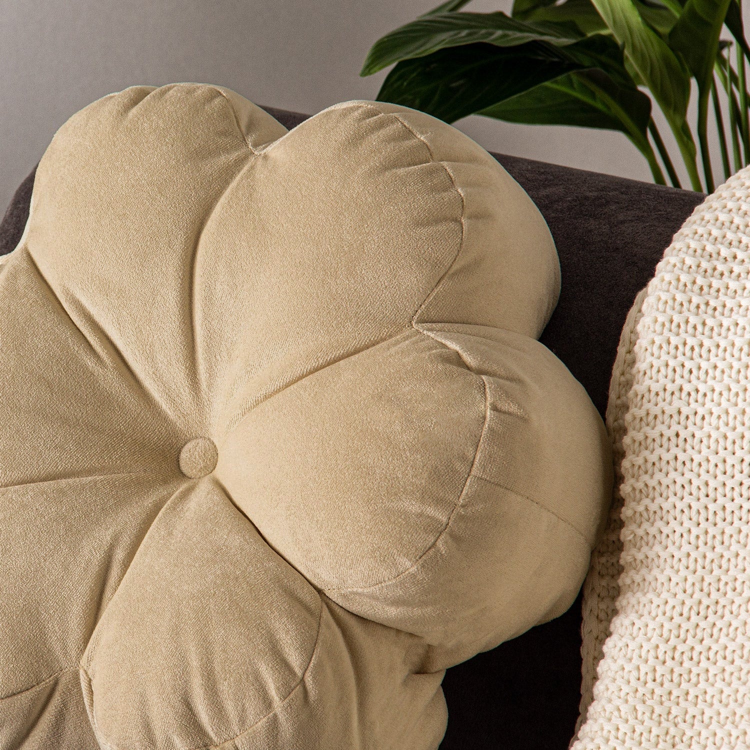 Dekoratif Kadife Papatya Kırlent Minder - Bej